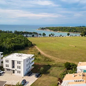 Baden Basanija, Umag-with Sea View, Parking And 300m From The Bašanija